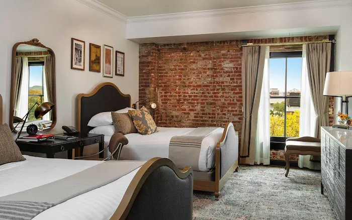 The Charmant Hotel 4