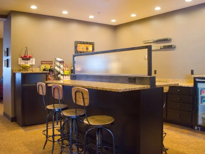GrandStay Hotel & Suites La Crosse 4