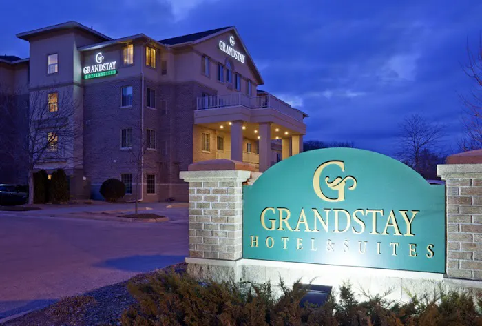 GrandStay Hotel & Suites La Crosse 4