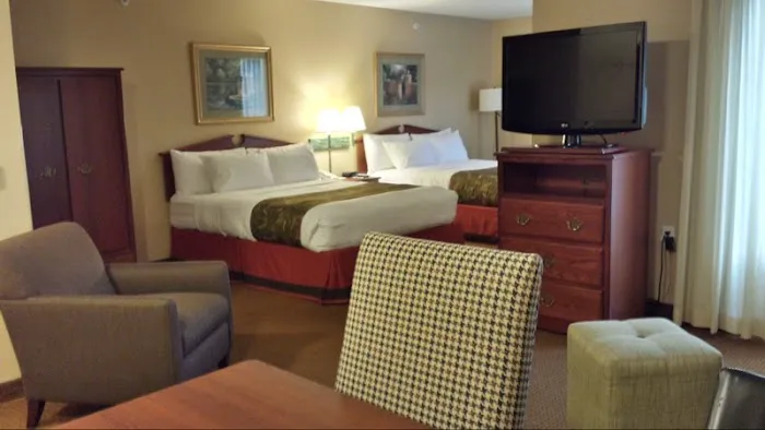 GrandStay Hotel & Suites La Crosse 4
