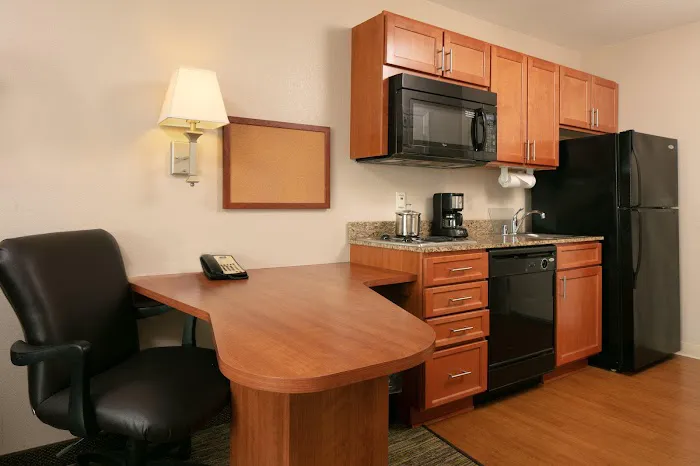 Candlewood Suites la Crosse by IHG 4