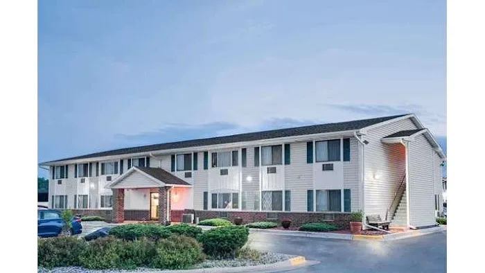Super 8 by Wyndham Tomah Wisconsin 4