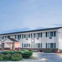 Super 8 by Wyndham Tomah Wisconsin ico