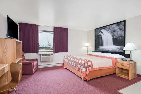 Super 8 by Wyndham Tomah Wisconsin 4