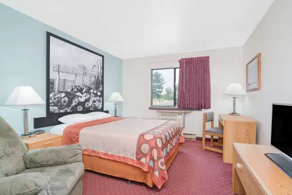 Super 8 by Wyndham Tomah Wisconsin 4