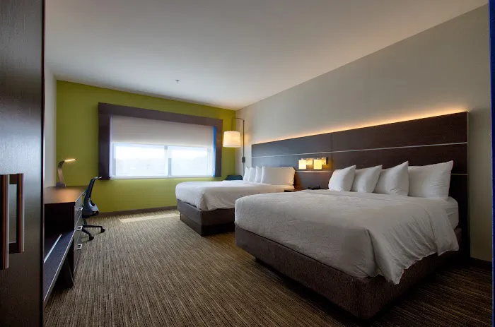 Holiday Inn Express & Suites Onalaska - La Crosse, an IHG Hotel 4