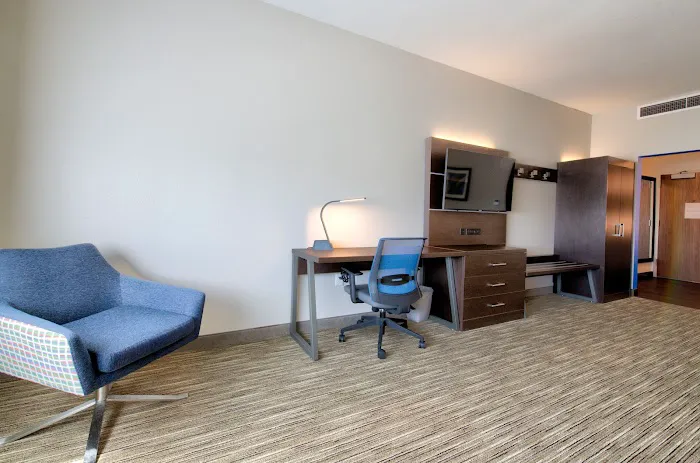 Holiday Inn Express & Suites Onalaska - La Crosse, an IHG Hotel 4