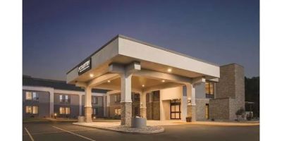 Country Inn & Suites by Radisson, La Crosse, WI
