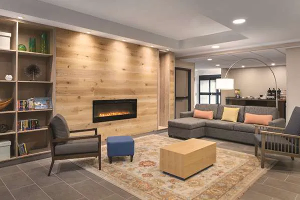 Country Inn & Suites by Radisson, La Crosse, WI 4