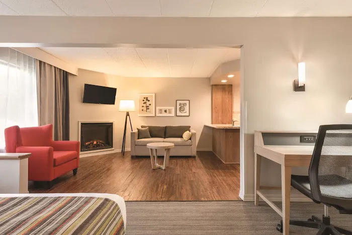 Country Inn & Suites by Radisson, La Crosse, WI 4