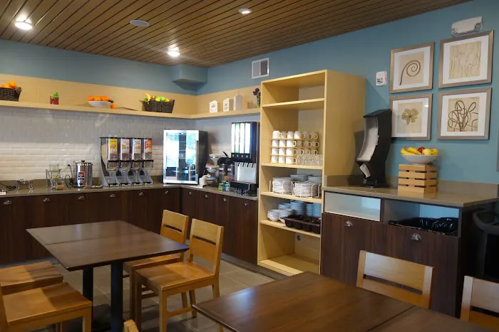 Country Inn & Suites by Radisson, La Crosse, WI 4