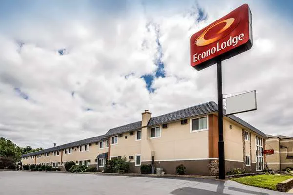 Econo Lodge 4