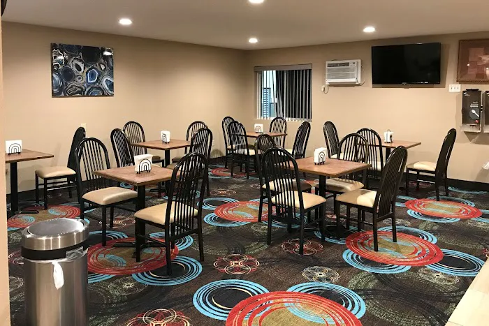 Econo Lodge 4