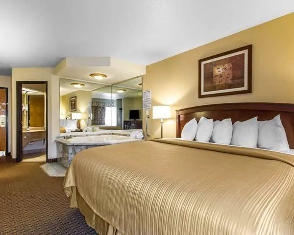 Quality Inn 4