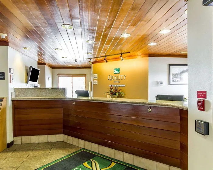 Quality Inn 4