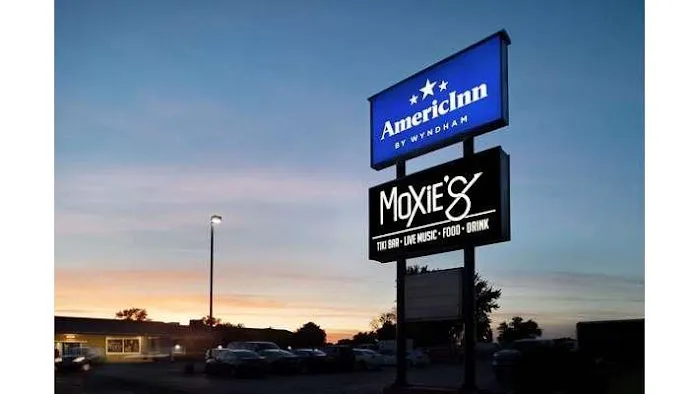 AmericInn by Wyndham La Crosse Riverfront Conference Center 4
