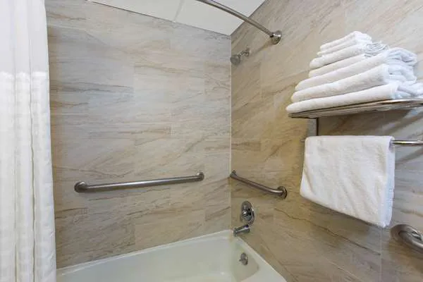 AmericInn by Wyndham La Crosse Riverfront Conference Center 4
