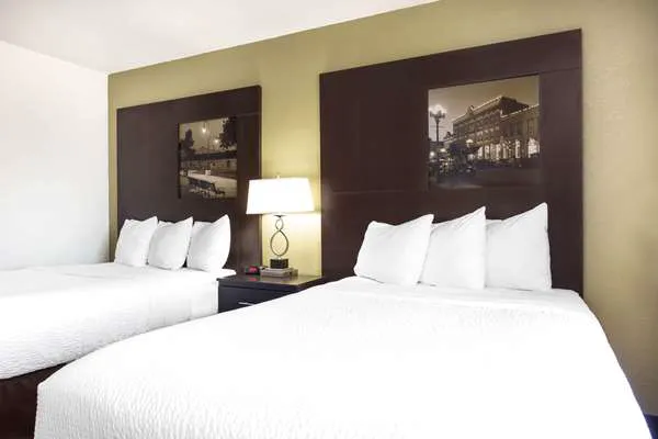 Super 8 by Wyndham La Crosse 4
