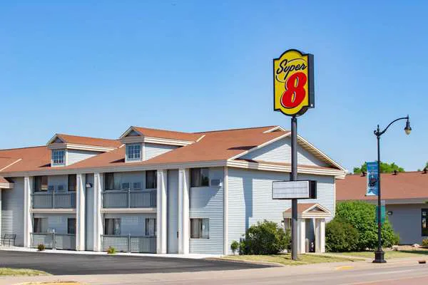 Super 8 by Wyndham La Crosse 4