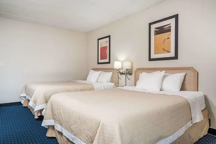 Norwood Inn & Suites La Crosse 4