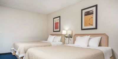 Norwood Inn & Suites La Crosse