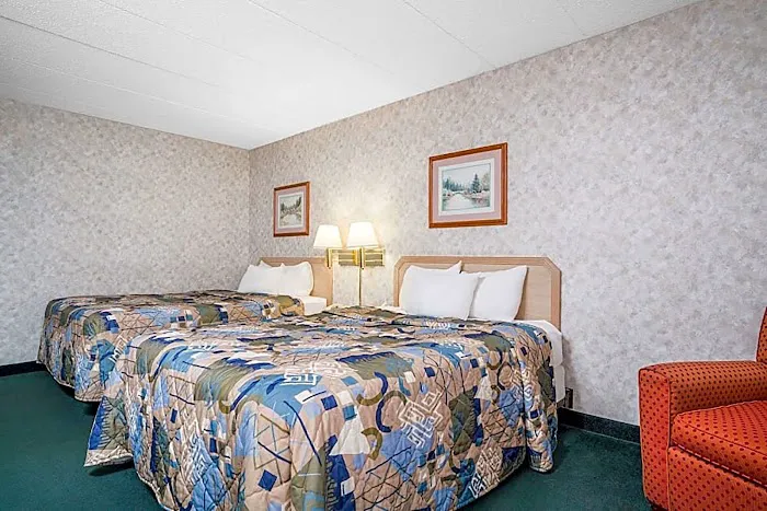 Norwood Inn & Suites La Crosse 4