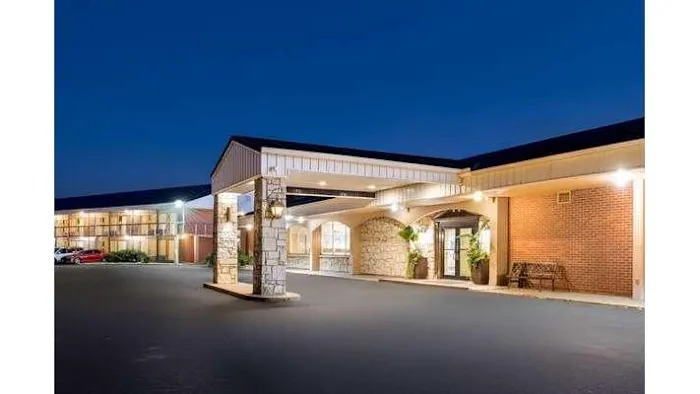 Days Inn by Wyndham Dubuque 4