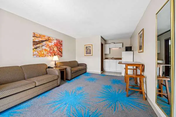 Days Inn by Wyndham Dubuque 4