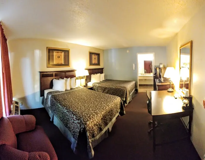 Days Inn by Wyndham Dubuque 4