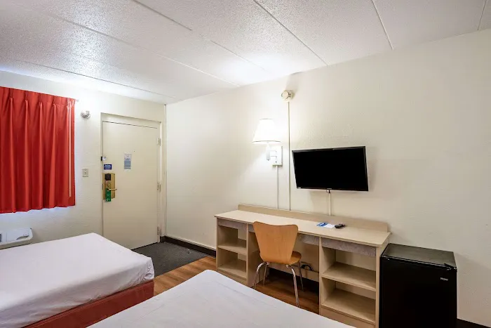 Rodeway Inn 4