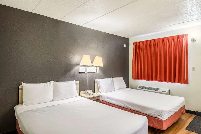 Rodeway Inn 4