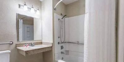 Super 8 by Wyndham Dubuque