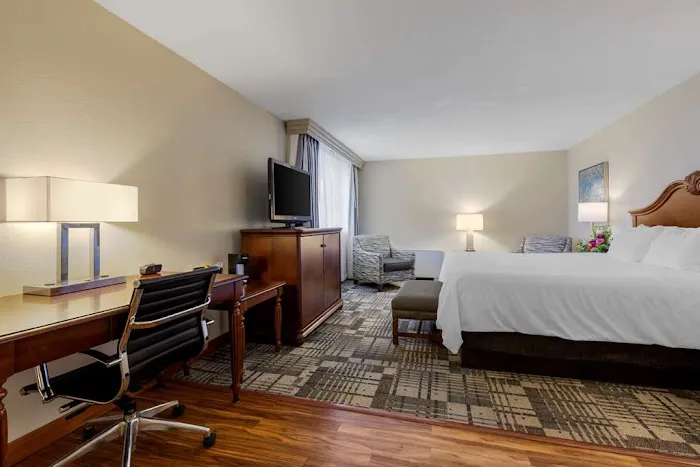 Best Western Plus Dubuque Hotel & Conference Center 4