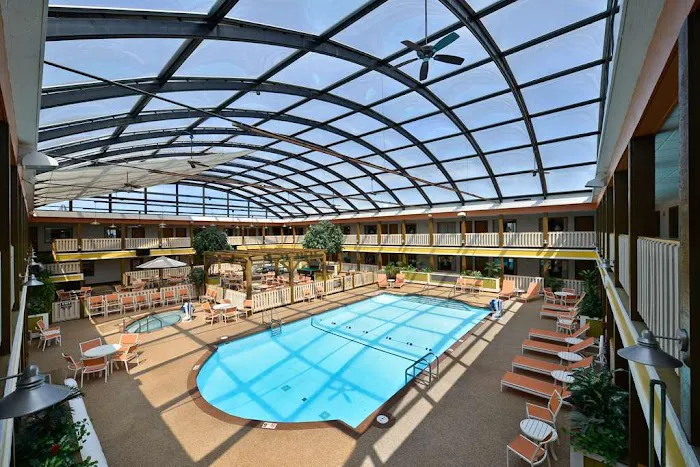 Best Western Plus Dubuque Hotel & Conference Center 4