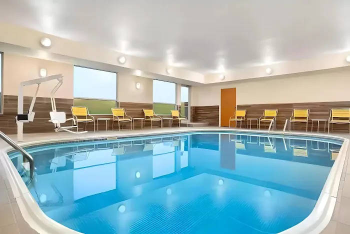 Dubuque Inn & Suites 4