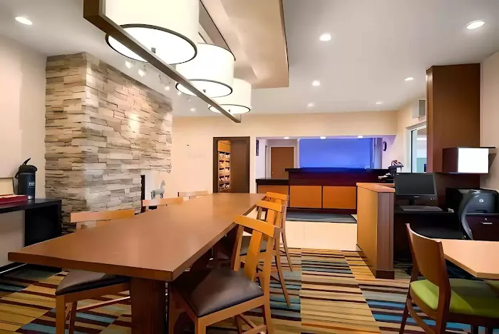 Dubuque Inn & Suites 4