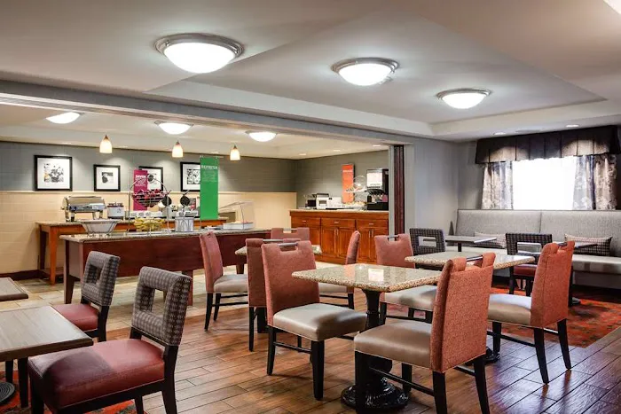 Hampton Inn Dubuque 4