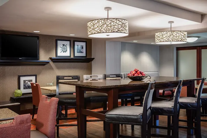 Hampton Inn Dubuque 4