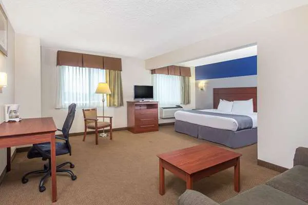 Baymont by Wyndham Dubuque 4