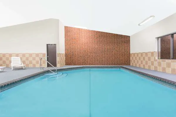 Baymont by Wyndham Dubuque 4