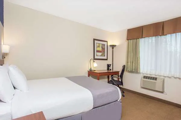 Baymont by Wyndham Dubuque 4