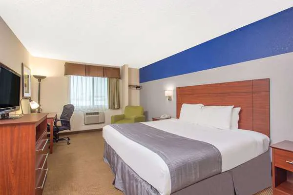 Baymont by Wyndham Dubuque 4