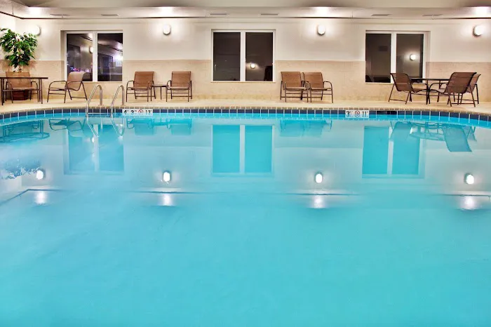 Holiday Inn Express & Suites Dubuque-West by IHG 4