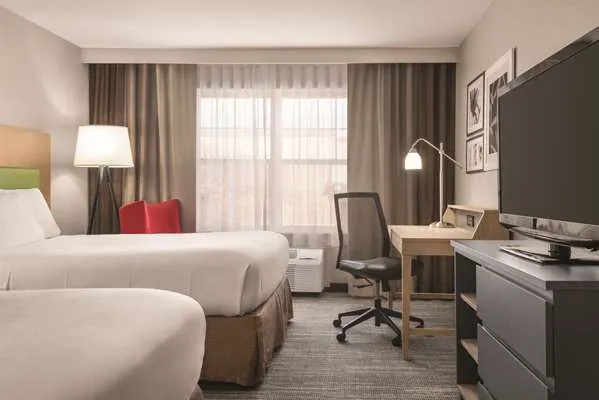 Country Inn & Suites by Radisson, Dubuque, IA 4