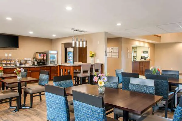 MainStay Suites Dubuque at Hwy 20 4