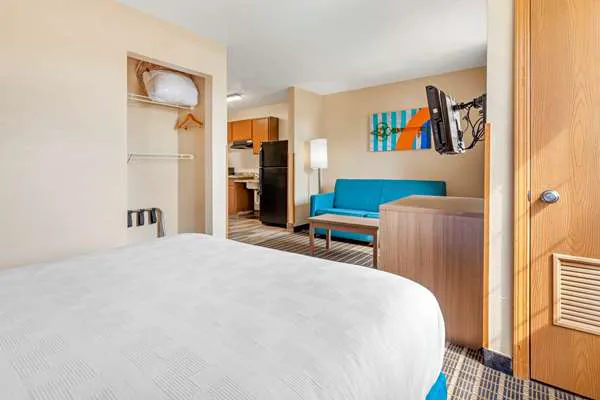 MainStay Suites Dubuque at Hwy 20 4
