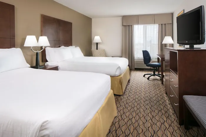 Holiday Inn Express & Suites Clinton, an IHG Hotel 4