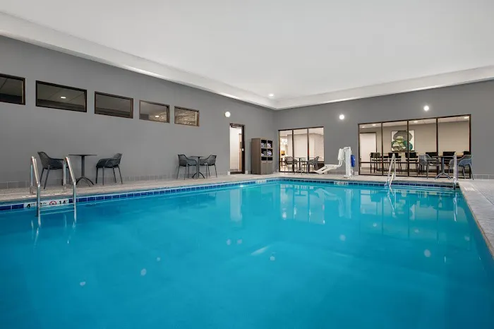 Holiday Inn Express & Suites Clinton, an IHG Hotel 4