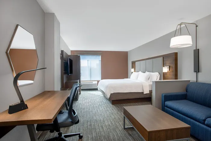 Holiday Inn Express & Suites Clinton, an IHG Hotel 4