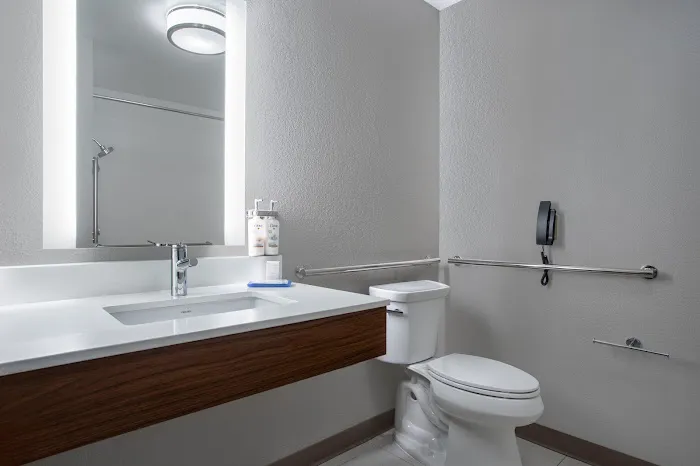 Holiday Inn Express & Suites Clinton, an IHG Hotel 4